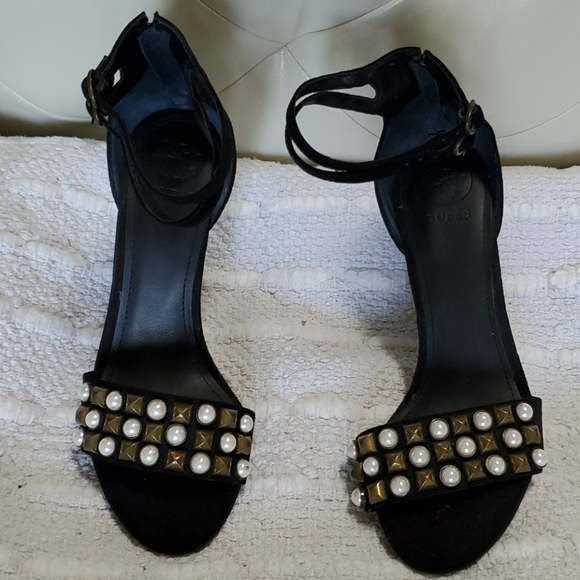 Guess Shoes - Picture 2 of 8